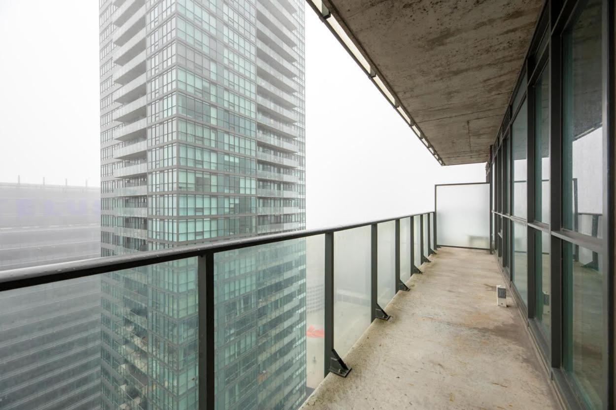 Skyline Elegance Condo Toronto Eksteriør billede